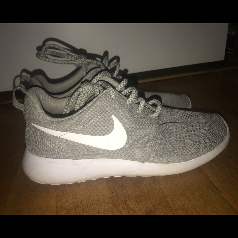 Grey & White Womens Nike Roshe